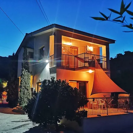 Privately Located With Pool Akrounta