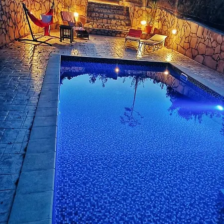 Vila Privately Located With Pool *